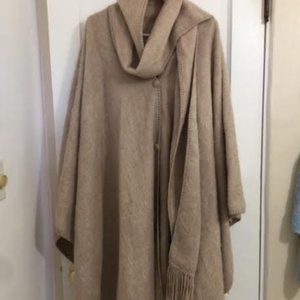 Gorgeous 43"Alpaca Carmargo  Button Down Cape w/ scarf